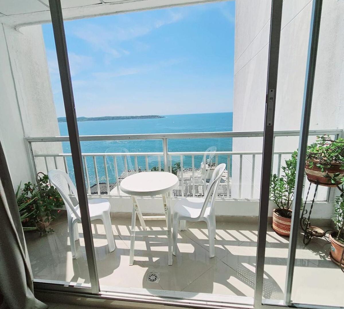 Vacation With Water Views In Every Room! *