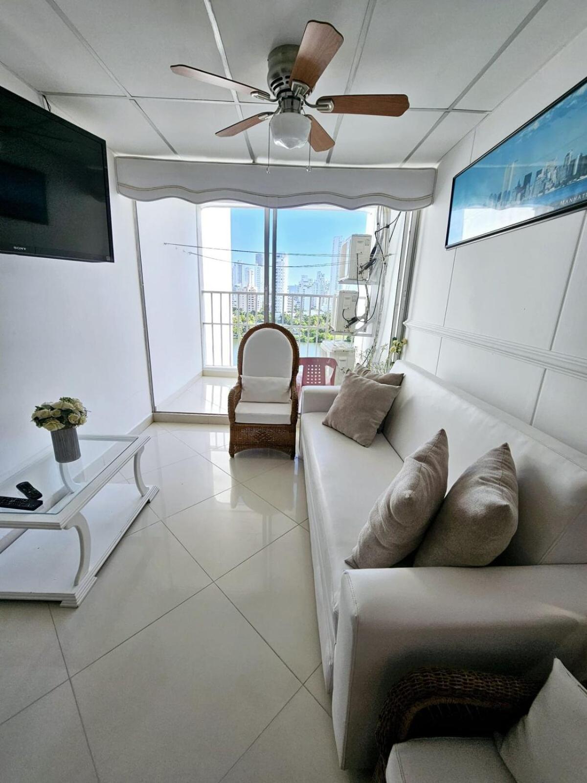 Vacation With Water Views In Every Room! Cartagena