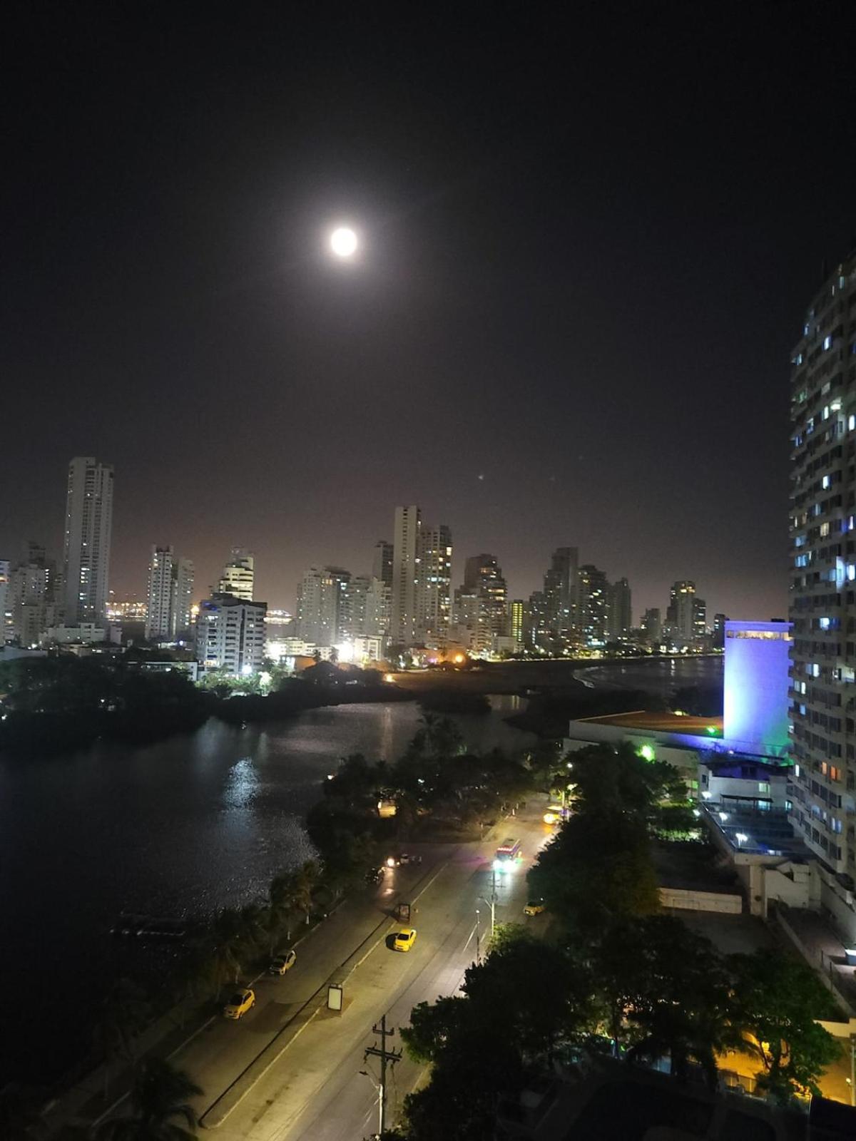 Apartment Vacation With Water Views In Every Room! *