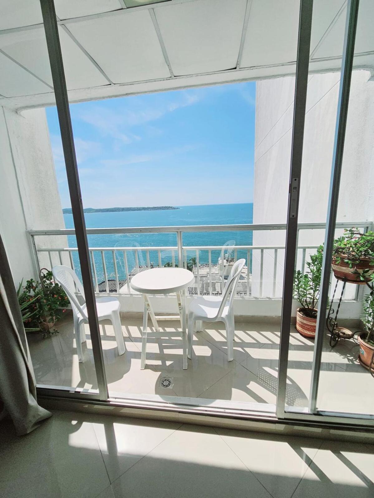 Vacation With Water Views In Every Room! *